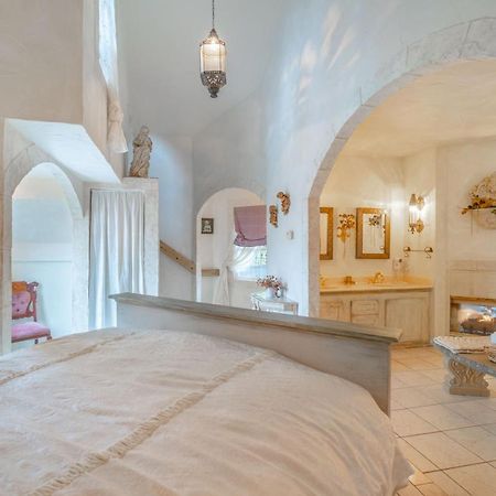 The Castle Villa Chemainus Bagian luar foto